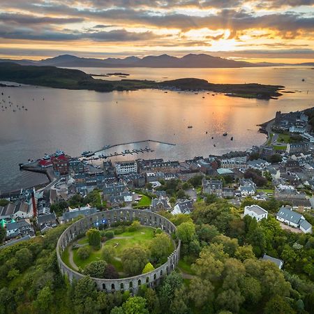 Oban Youth Hostel Zewnętrze zdjęcie Fort Belanabubble, overlooking the town of Portree