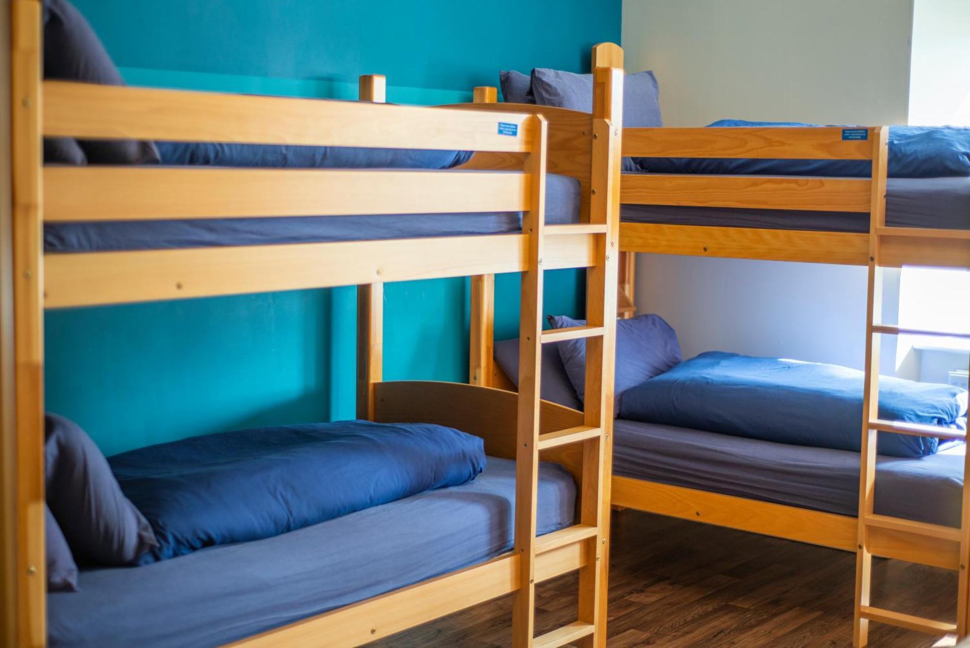 Oban Youth Hostel Zewnętrze zdjęcie Bunk beds in a hostel