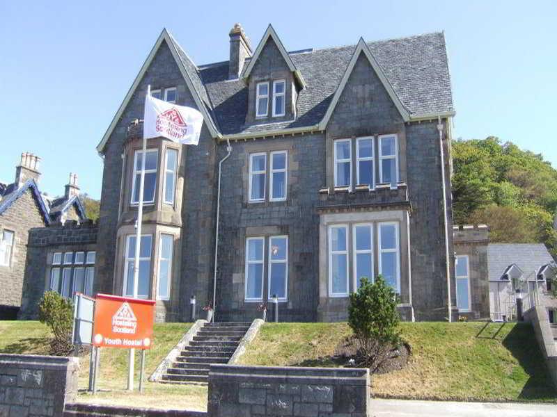 Oban Youth Hostel Zewnętrze zdjęcie The former home of the Scottish Meteorological Society, now the Met Office, at the old station building at Ben Nevis